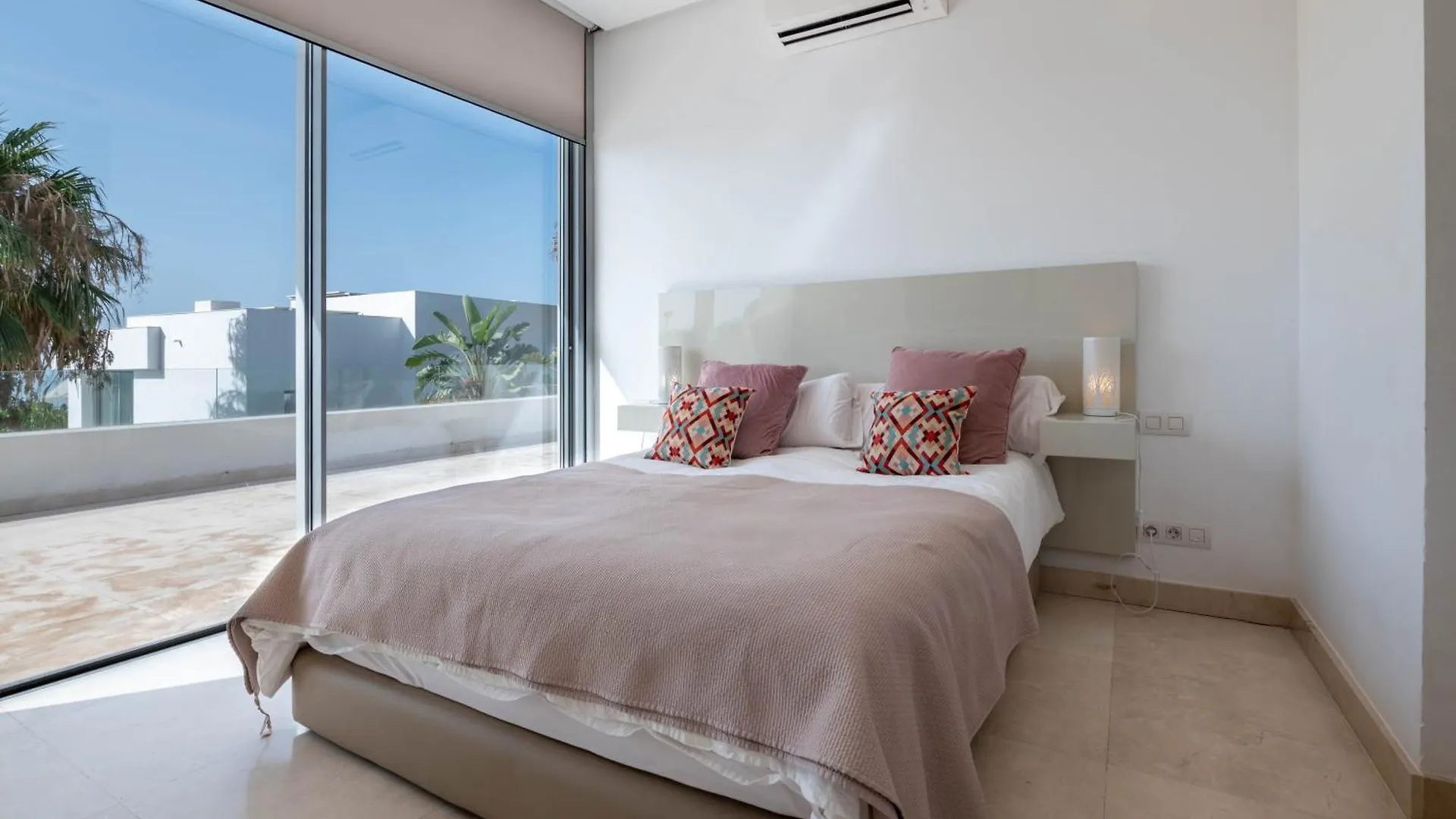 Moderna Villa De Lujo En Alquiler Vacacional En Μαρμπέλλα
