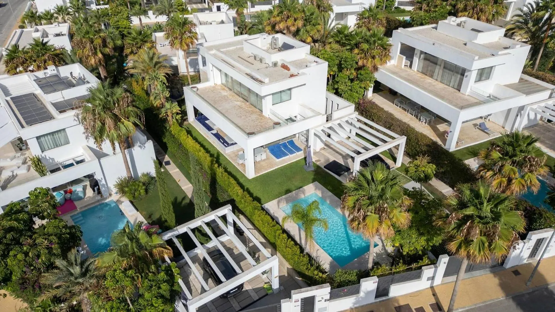 Moderna Villa De Lujo En Alquiler Vacacional En Μαρμπέλλα