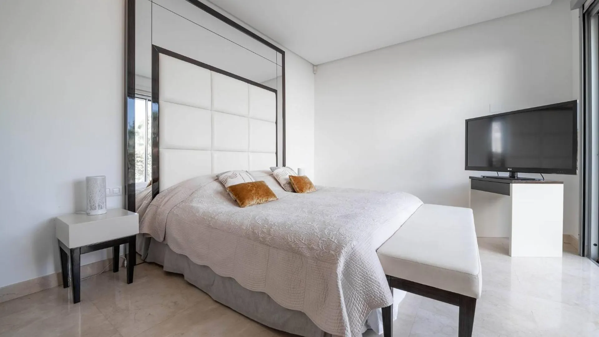 Moderna Villa De Lujo En Alquiler Vacacional En Μαρμπέλλα